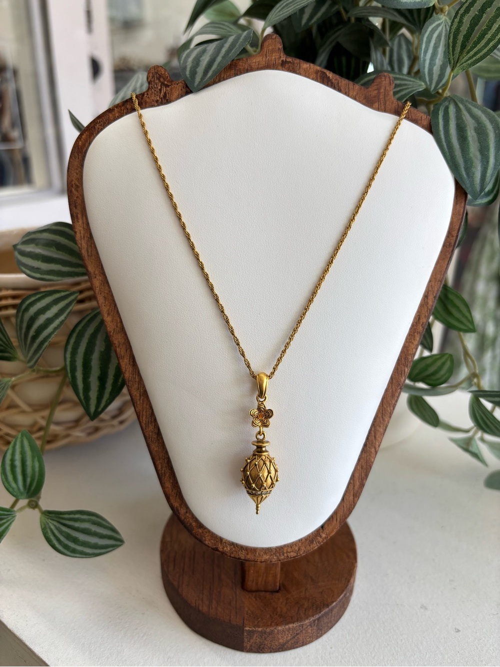 Victoria & Albert Museum Collection Castellani-Style Egg Pendant Necklace